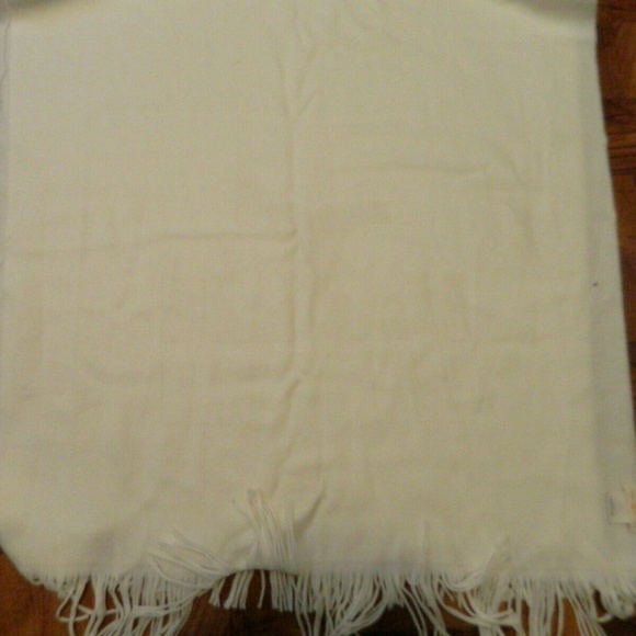 Tory Burch Solid Embossed Oblong New Ivory Scarf - Picture 3 of 4
